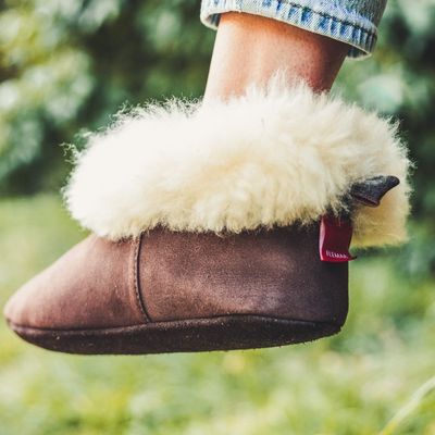 Femme porte Flemar marque pantoufles chaussons cuir laine douce