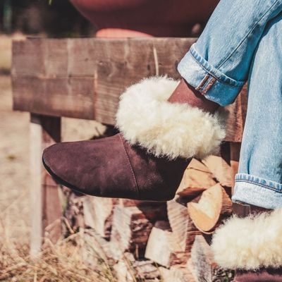 Femme de couleur porte pantoufles chaussons Flemar fait main laine cuir